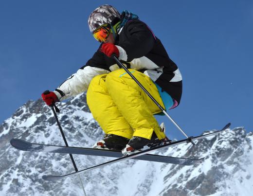 Whether skate skiing or conventional skiing, athletes are recommended to apply the proper type of wax.